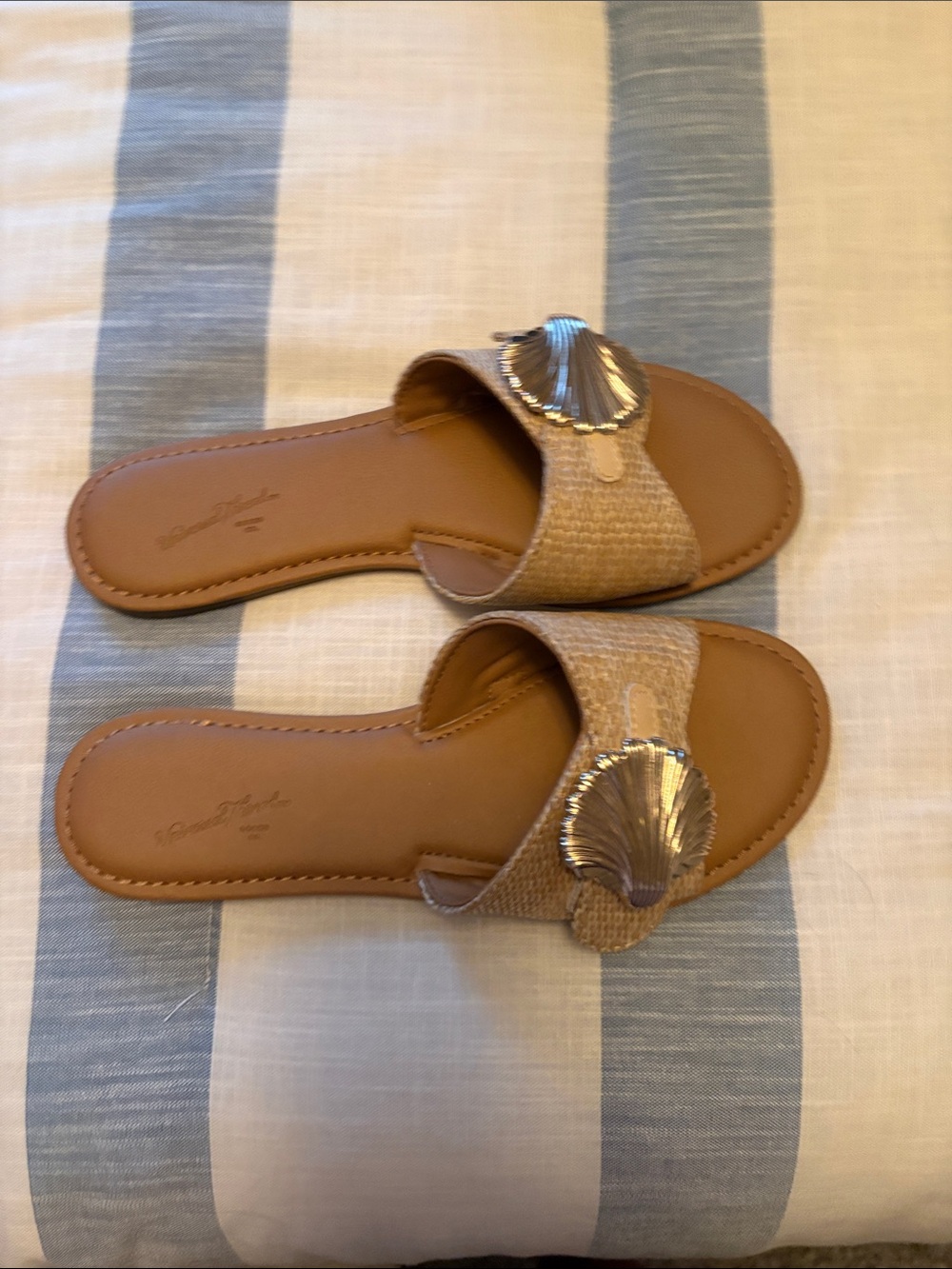Universal Thread Tan Slide Sandals with Metallic Shell Accent